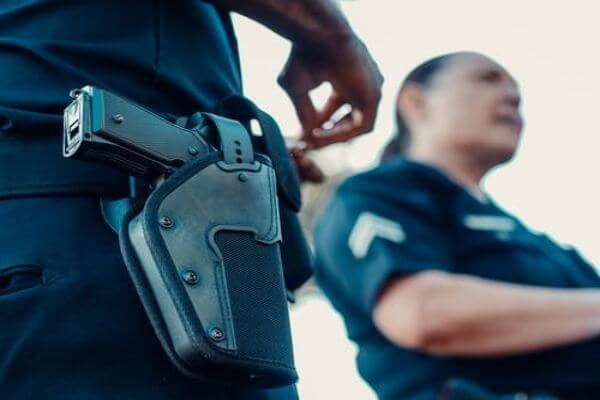 3名警员以盗窃罪敲诈市民十万比索被捕！-博彩活动-博彩彩金网-博彩论坛