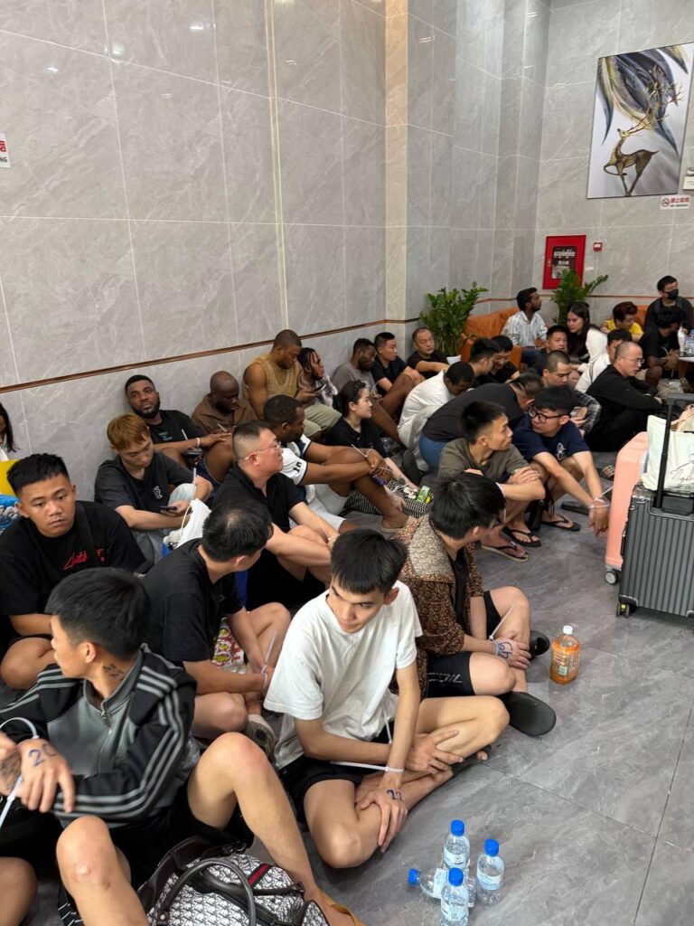 金边警方突袭公寓：捣毁电诈与毒品据点，逮捕55人-博彩活动-博彩彩金网-博彩论坛